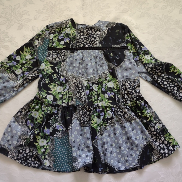 New🎀Chelsea & Theodore crochet detail tiered floral neck ties long sleeve - Picture 6 of 9